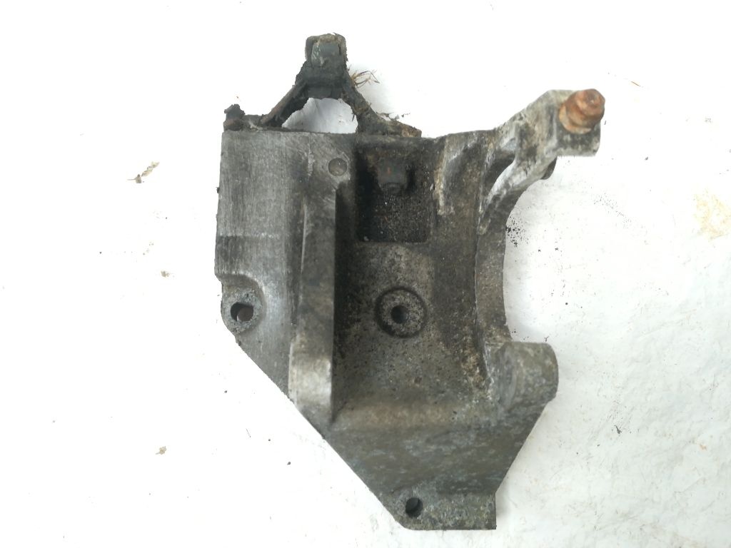 Кронштейн генератора к Renault Scenic 1998