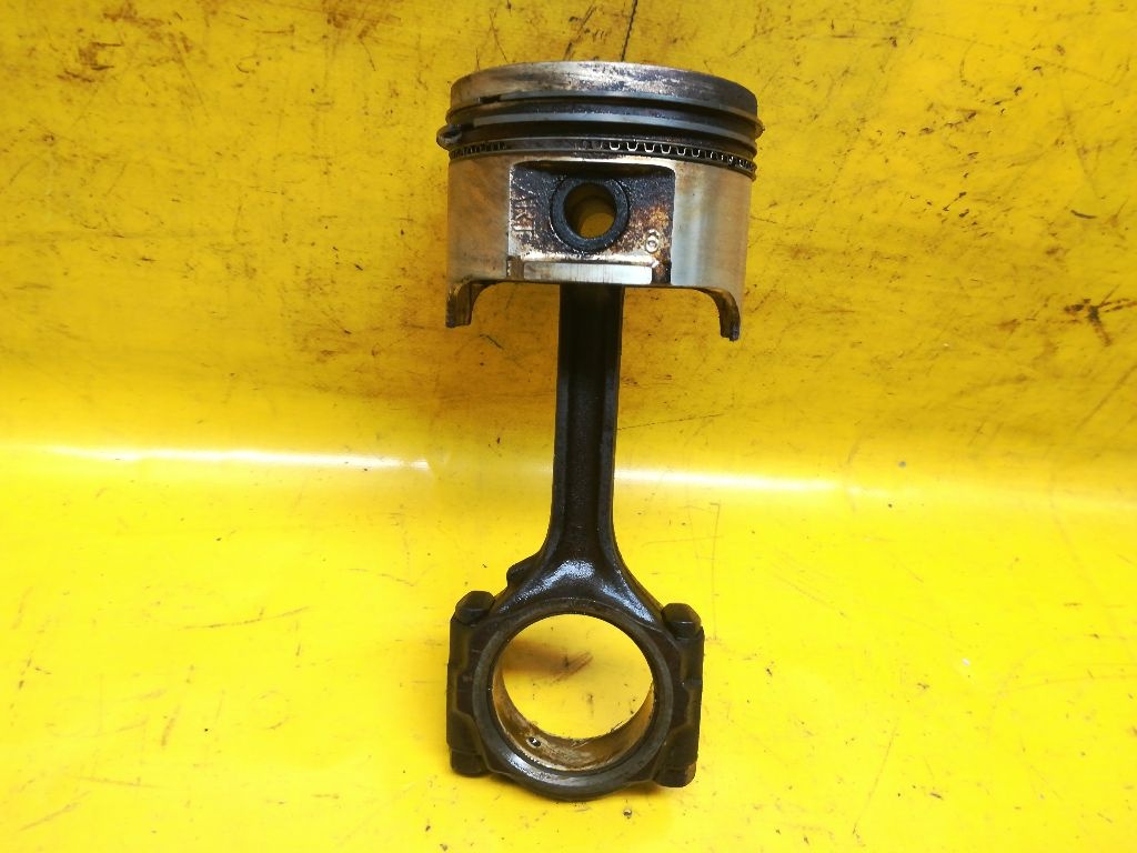 Поршень к Suzuki Swift 1995