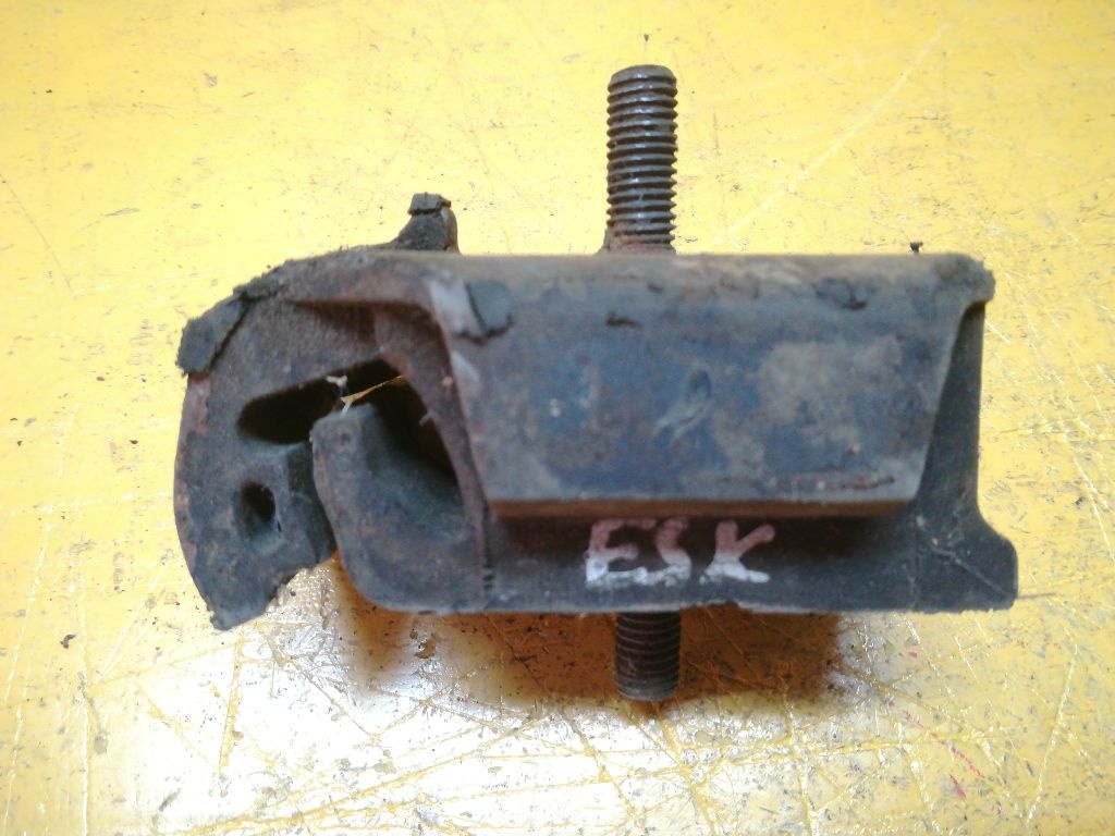 Подушка крепления двигателя к Ford Escort 1994