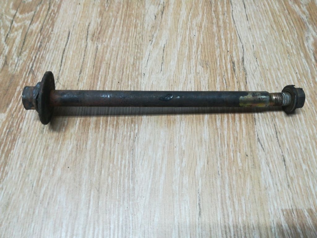 Болт к Kia Shuma 1999