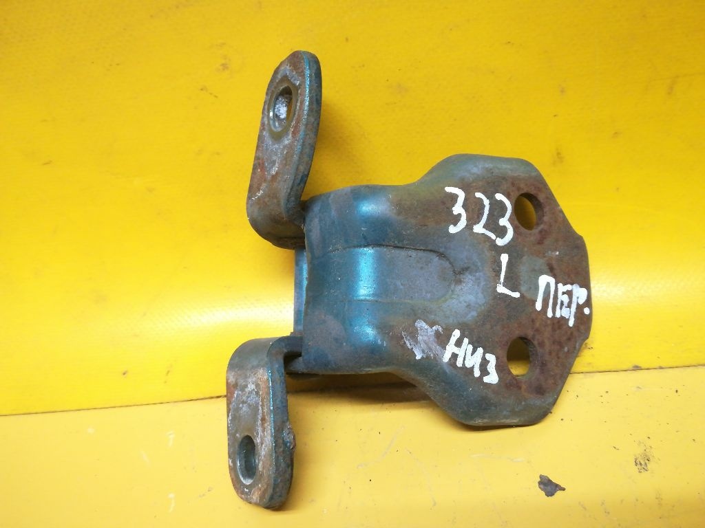 Петля двери к Mazda 323 1995