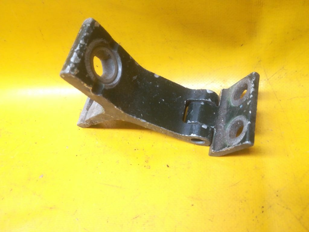 Петля двери к Audi 80 1989