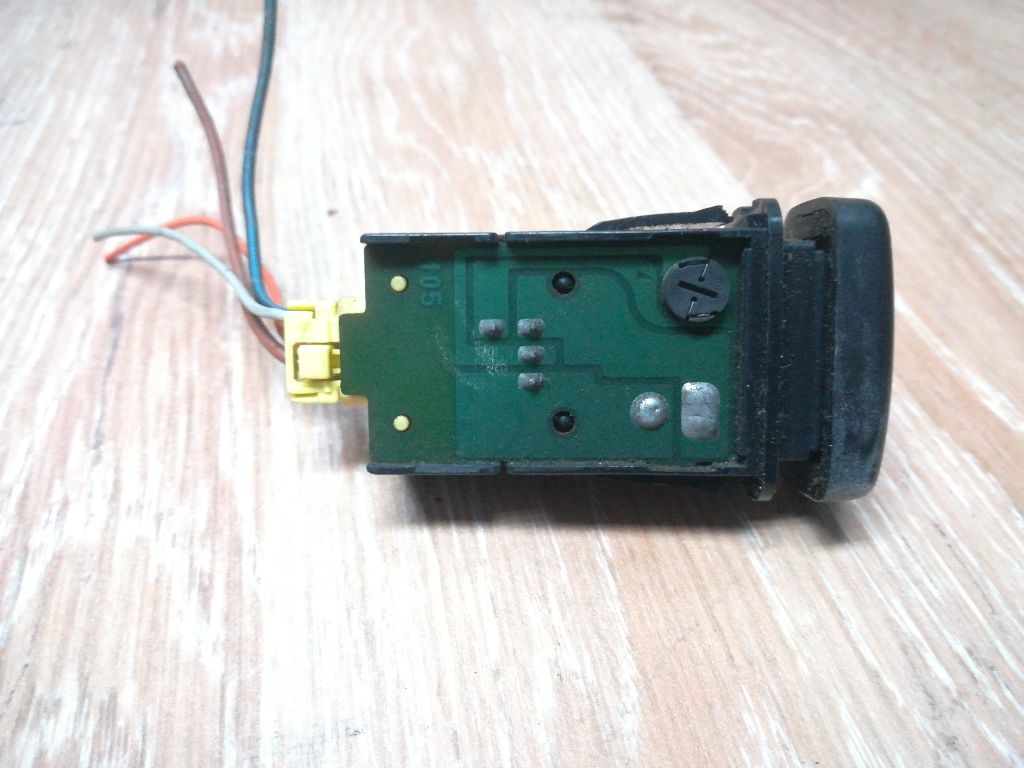 Кнопка противотуманных фар к Mazda 626 1995