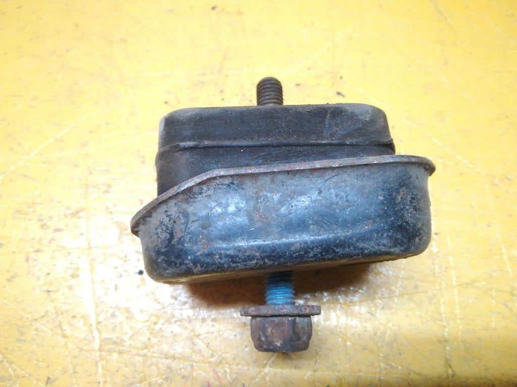 Подушка крепления двигателя к Ford Fiesta 1988