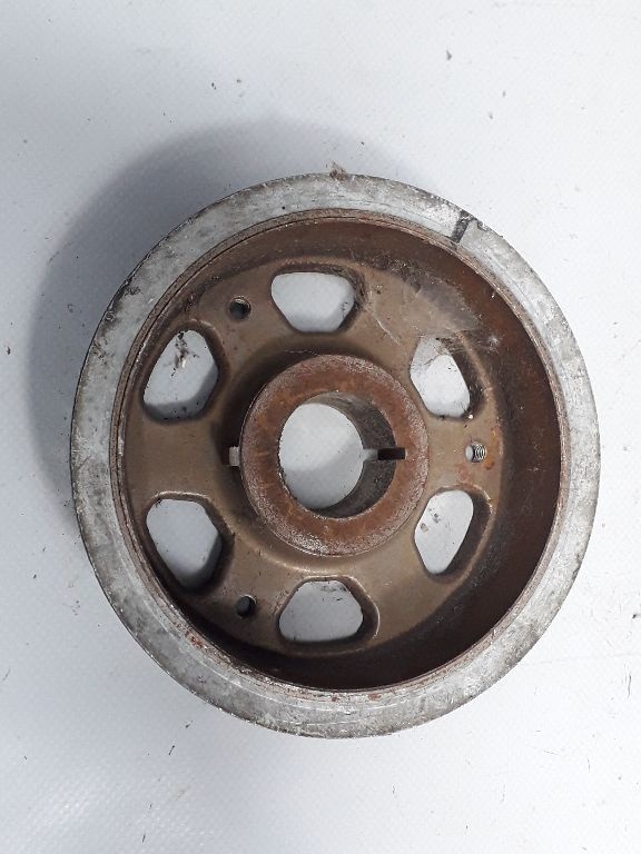 Шестерня к Nissan Almera 1997