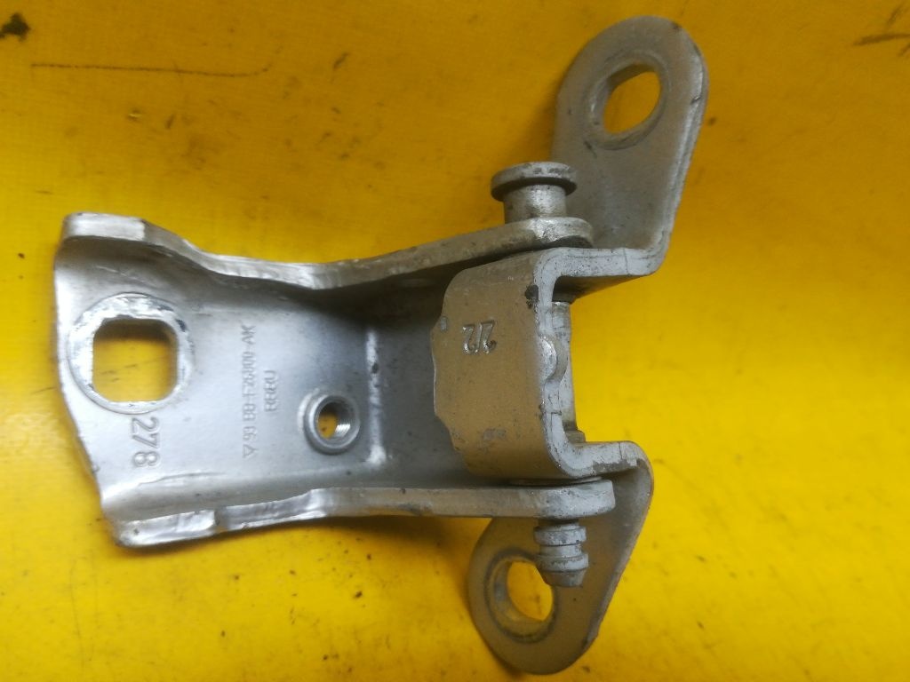 Петля двери к Ford Mondeo 2001