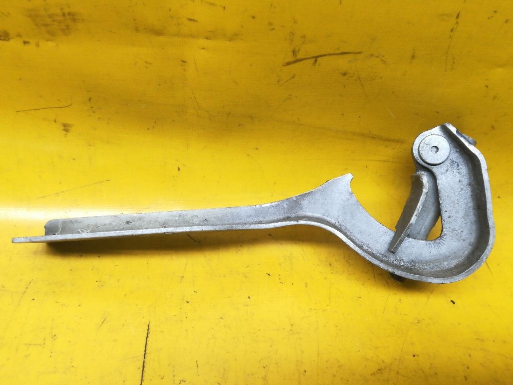 Петля капота к Suzuki Baleno 1998