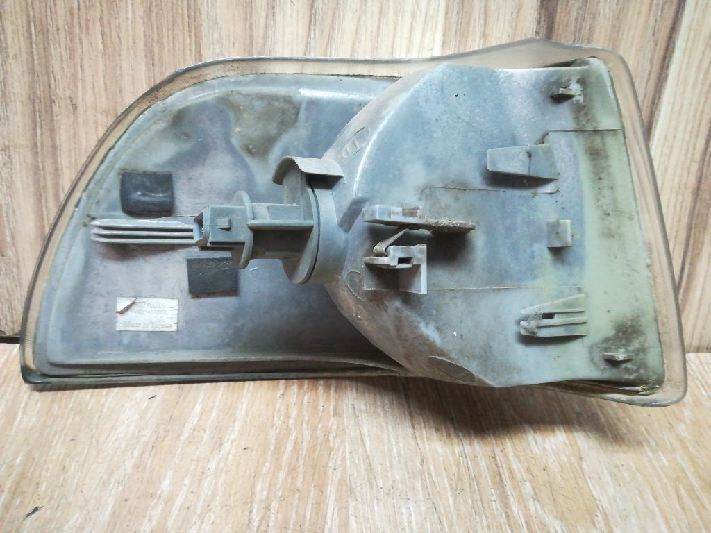 Поворотник левый к Volvo V70 1998