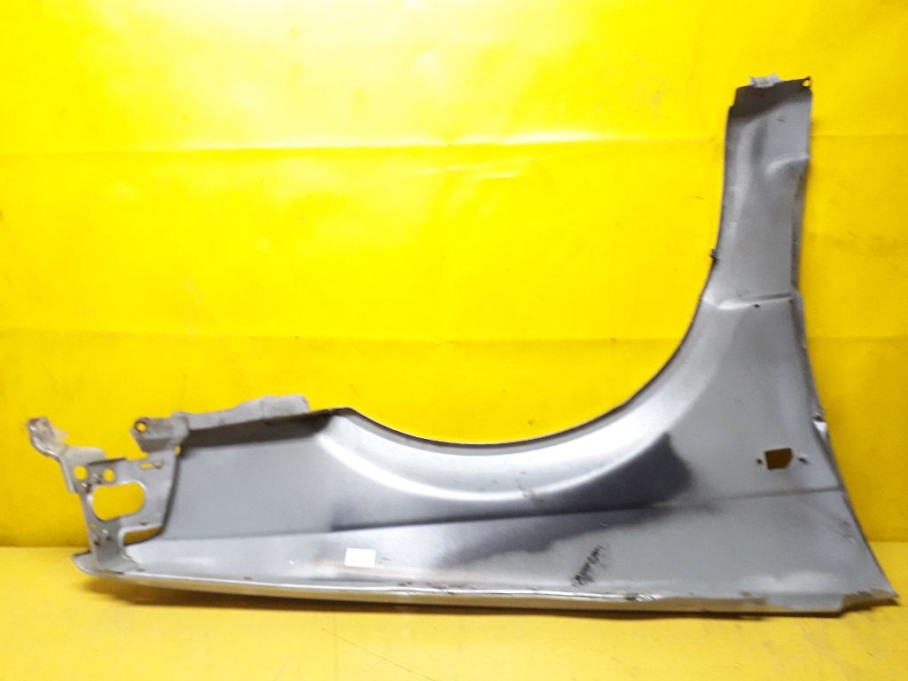 Крыло переднее левое к Mazda 323 1989