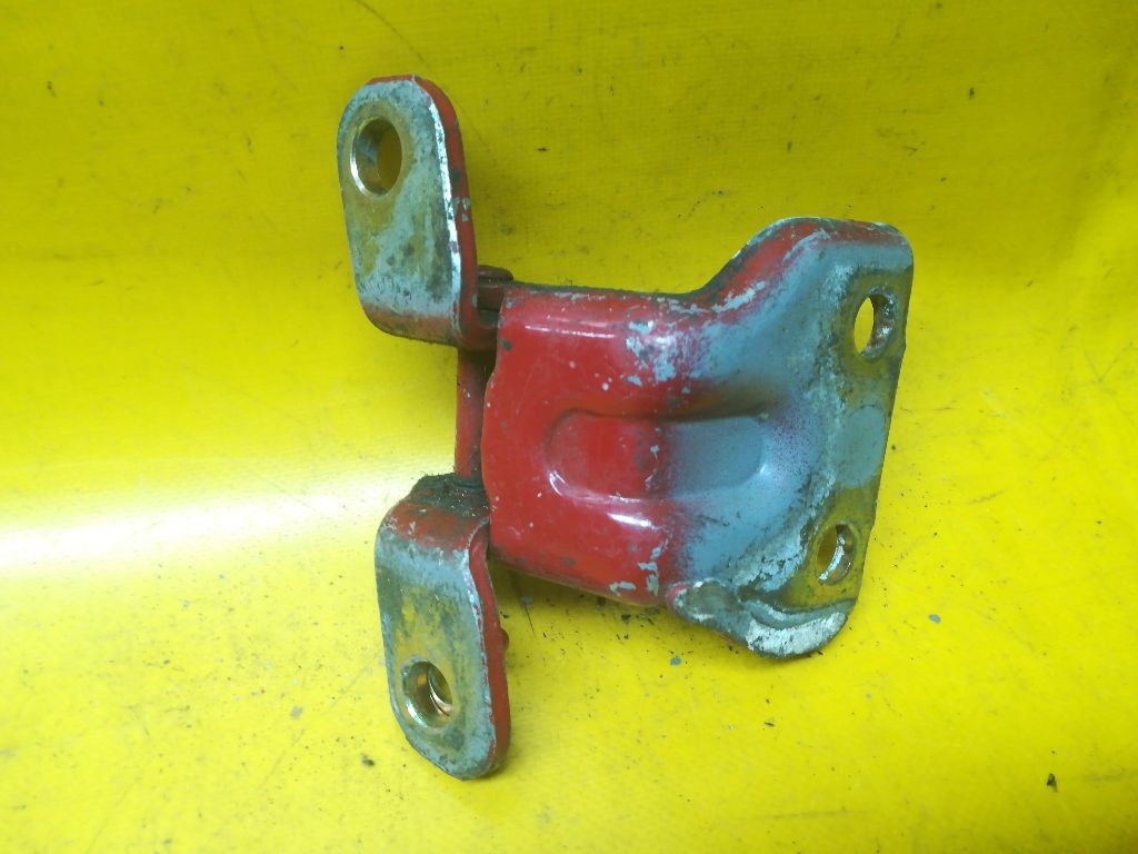 Петля двери к Mazda 323 1995