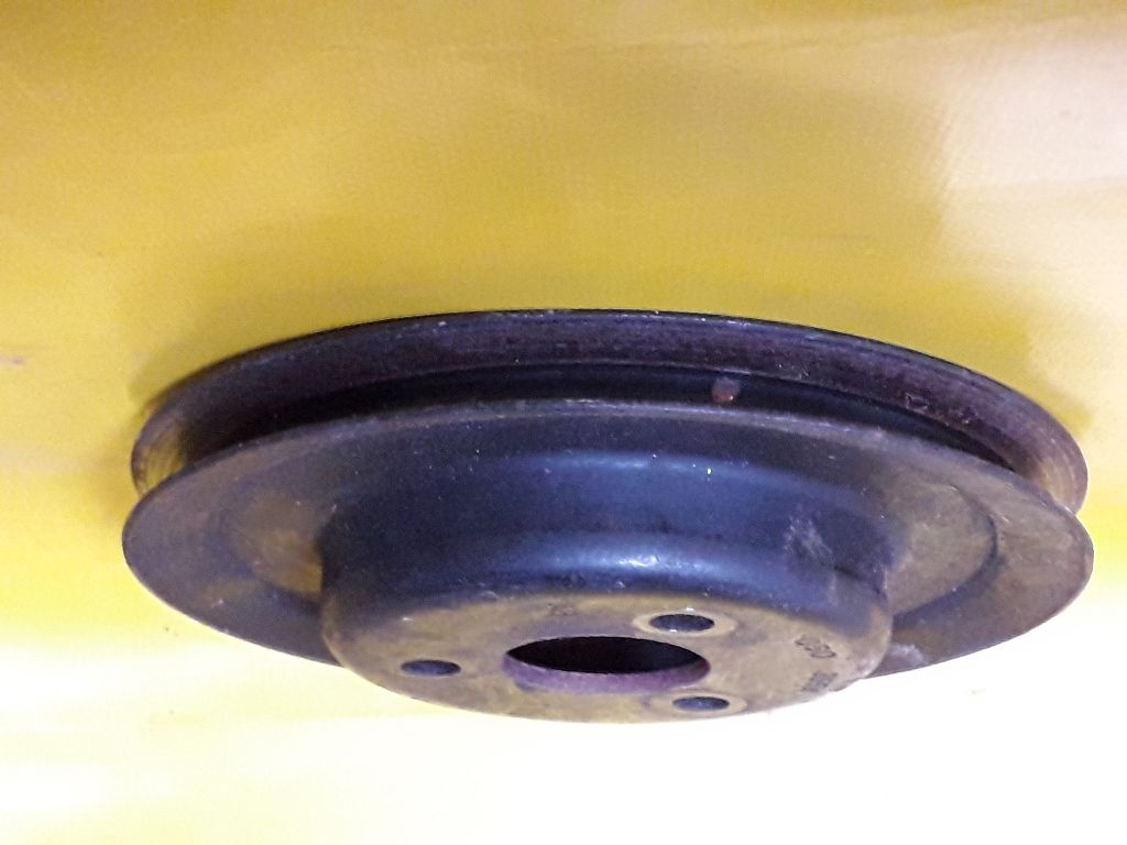 Шкив помпы к Audi 80 1990