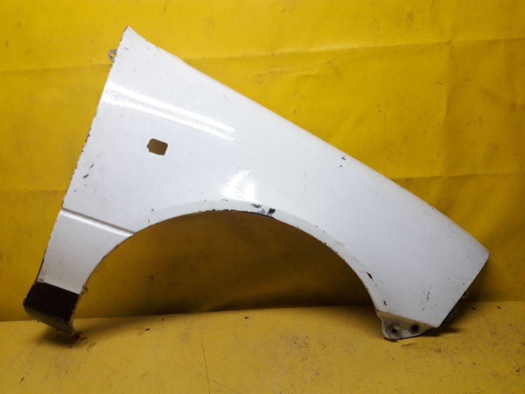 Крыло переднее правое к Suzuki Swift 1994