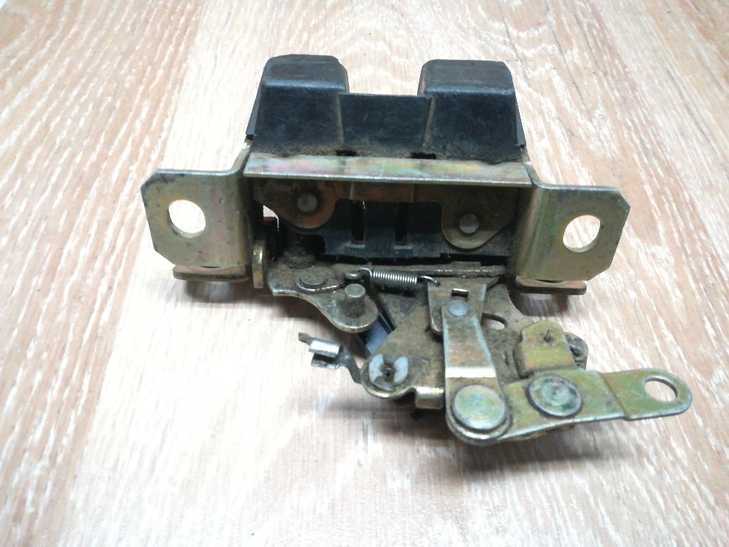 Замок багажника к Volvo 740 1991