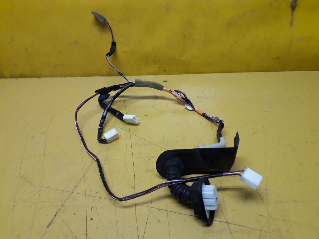 Проводка двери к Mazda 6 2003