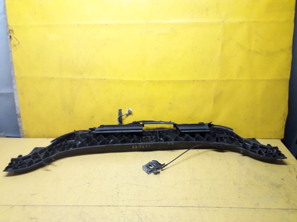 Рамка капота к Renault Megane 2005