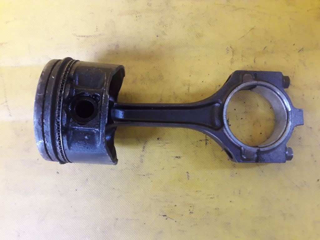 Поршень к Mazda MPV 2000