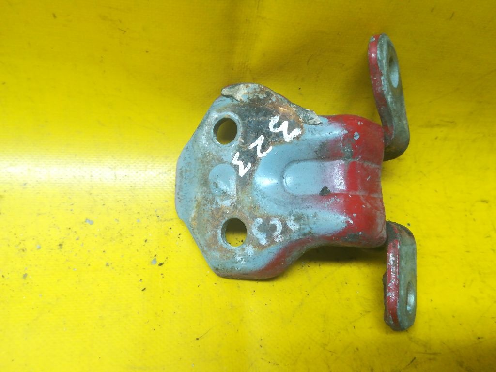 Петля двери к Mazda 323 1995