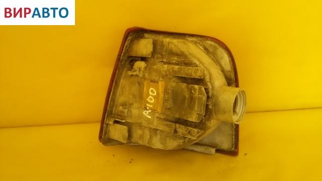 Поворотник правый к Audi 100 1988