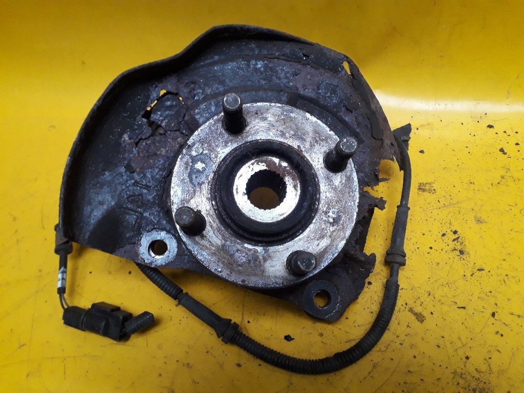 Кулак поворотный левый к Proton 400 1999