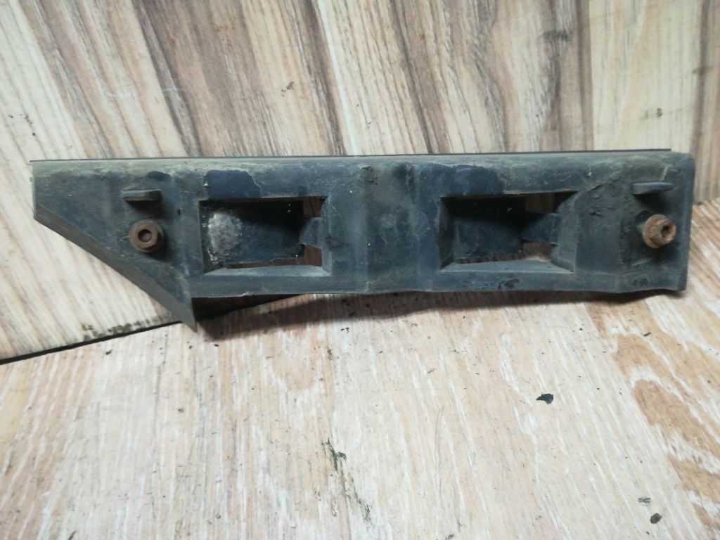 Кронштейн крыла  к SEAT Toledo 2001