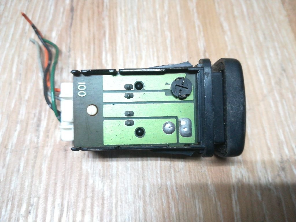 Кнопка  к Mazda 626 1995