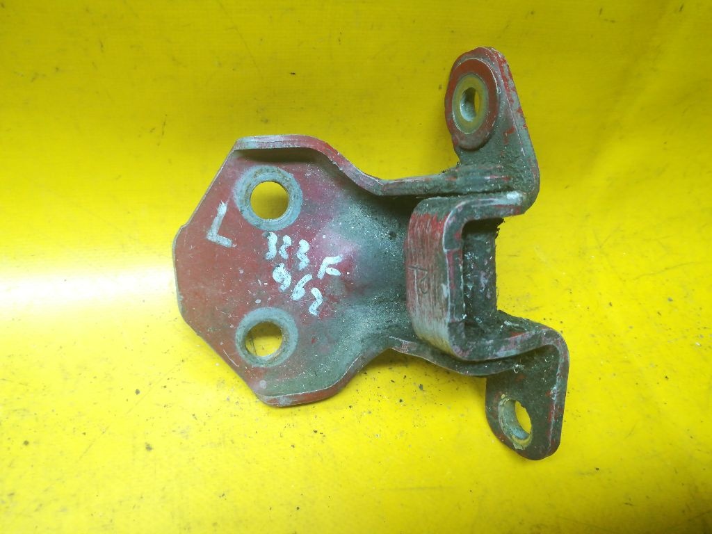Петля двери к Mazda 323 1996