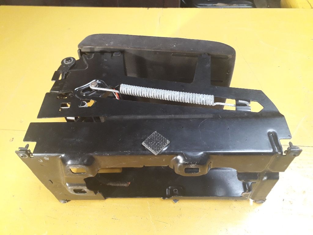 Подлокотник к Volkswagen Passat 2002
