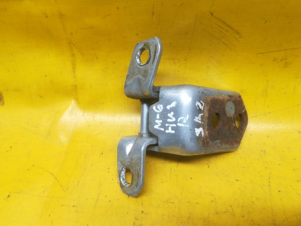 Петля двери к Mazda 6 2003