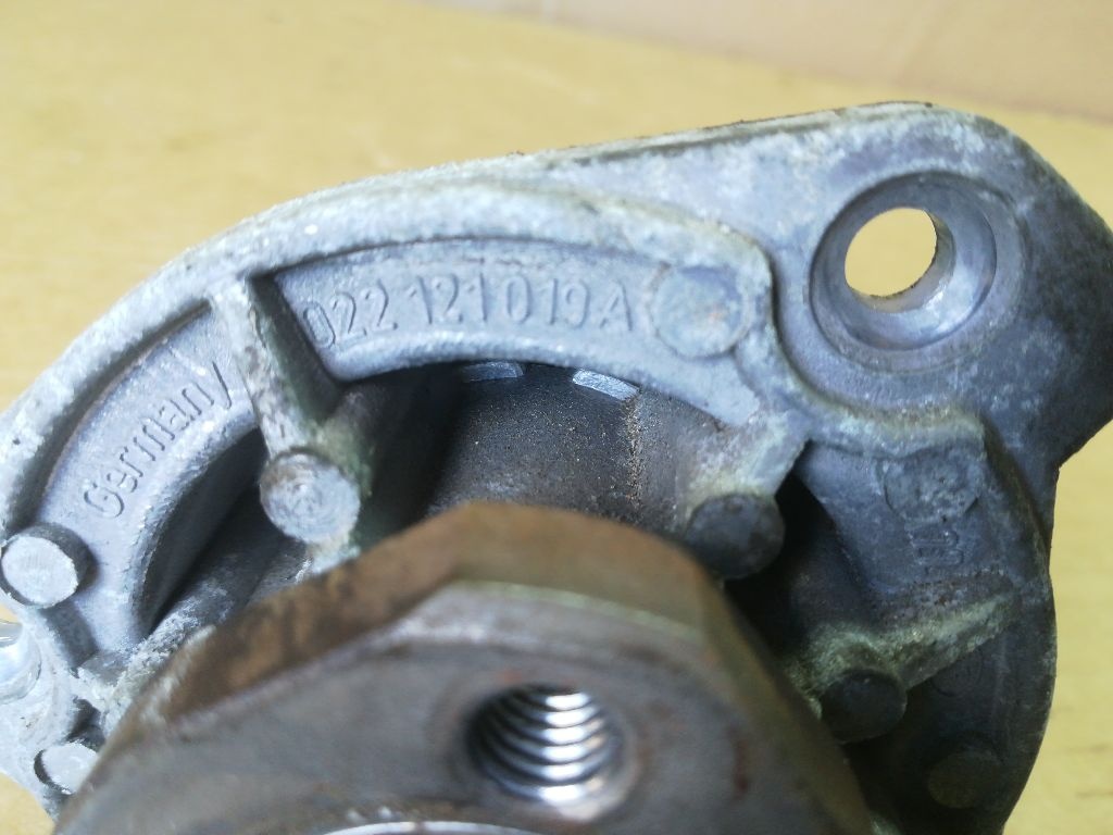 Помпа к Volkswagen Touareg 2008