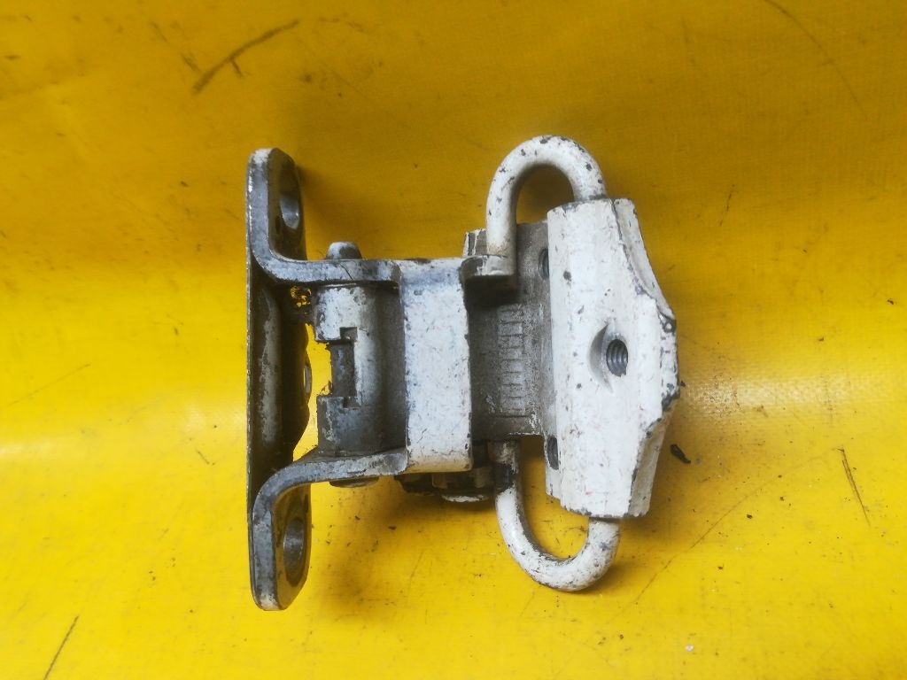 Петля двери к Volvo 740 1990