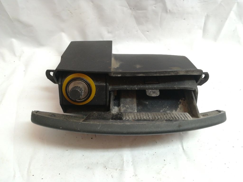 Пепельница к Renault Megane 1996