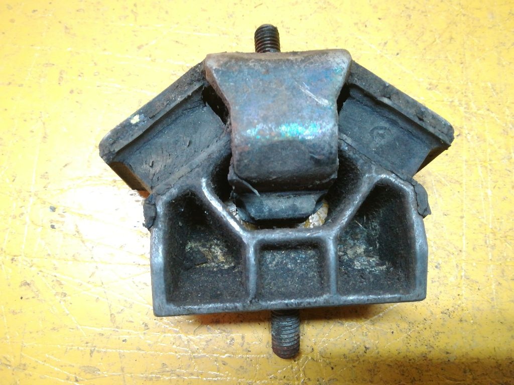 Подушка крепления двигателя к Renault 25 1993
