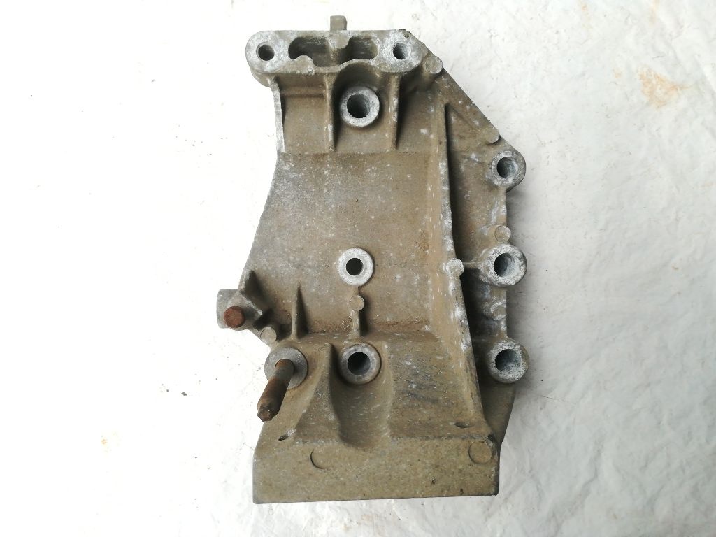Кронштейн генератора к Ford Focus 2000