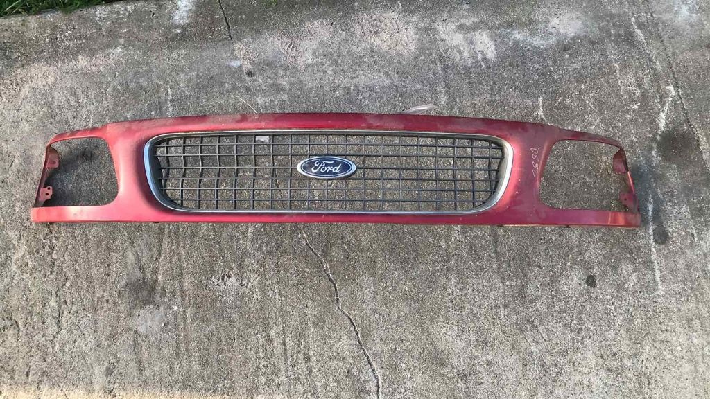 Решетка радиатора к Ford Expedition 1997