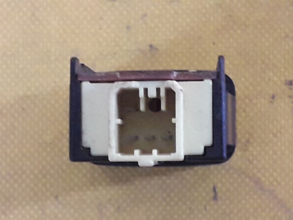 Кнопка противотуманных фар к Mazda 323 1998