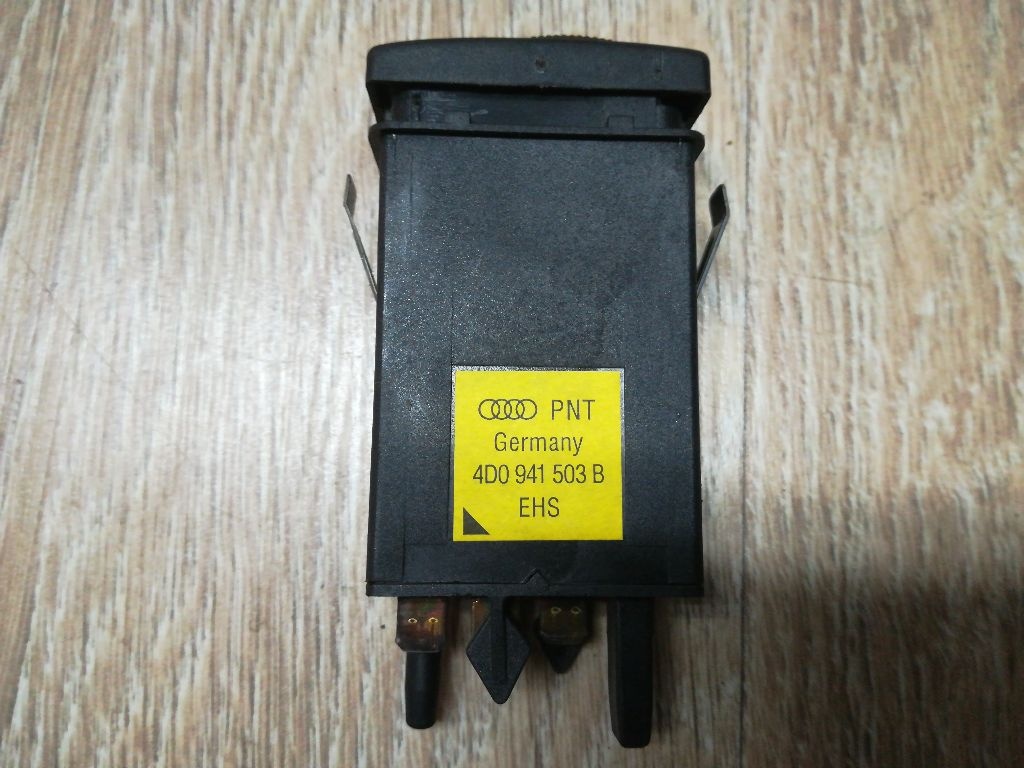 Кнопка  к Audi A4 1999