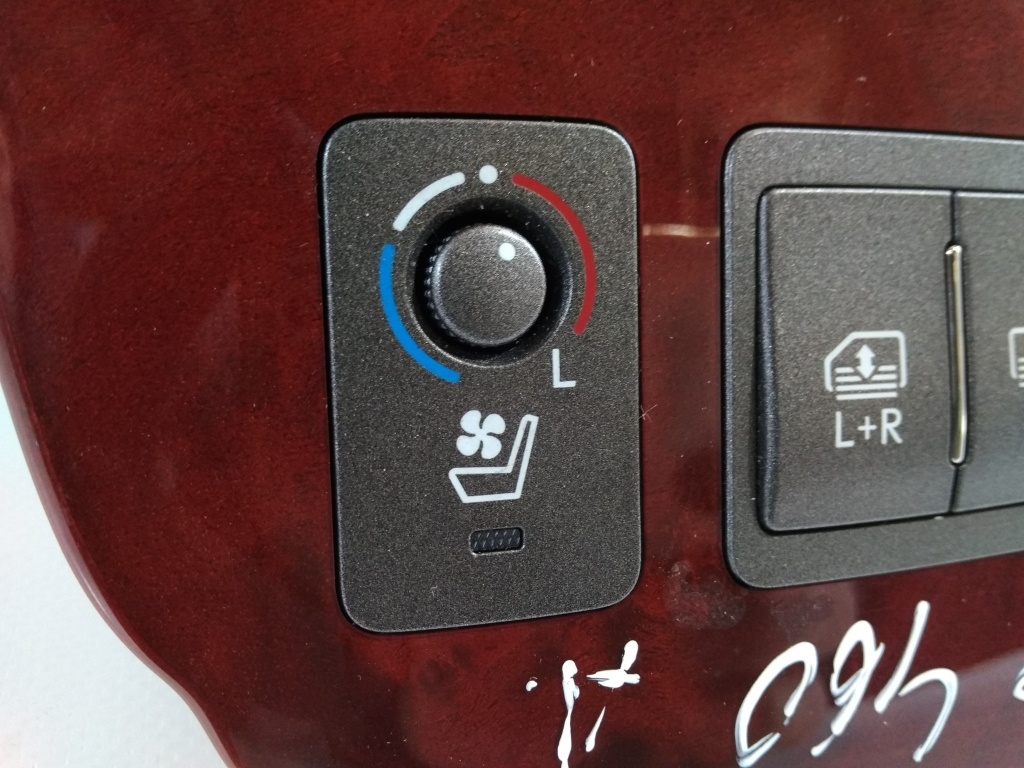 Кнопка  к Lexus LS 2008