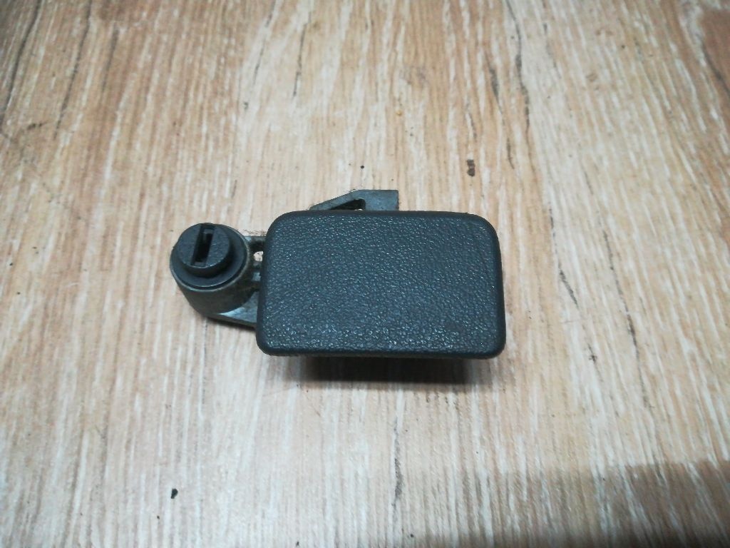 Замок бардачка к Mazda 626 1995
