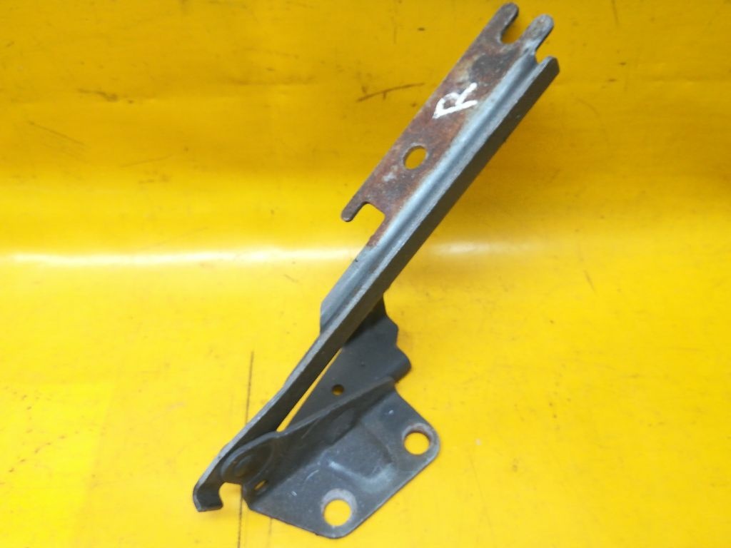 Петля капота к Kia Clarus 1998