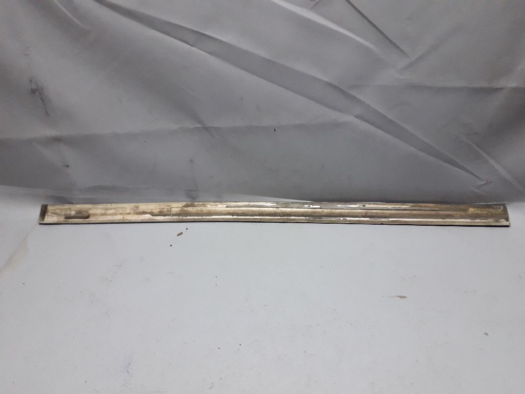 Молдинг двери передней правой к Toyota Avalon 1998
