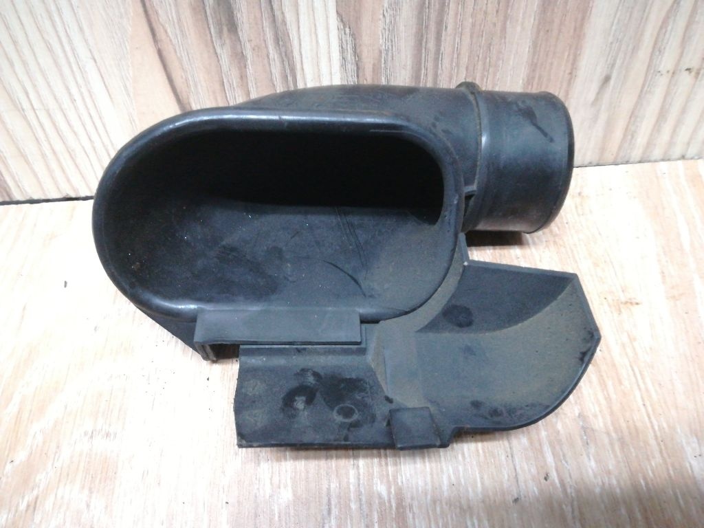 Воздухозаборник к Renault Megane 1996