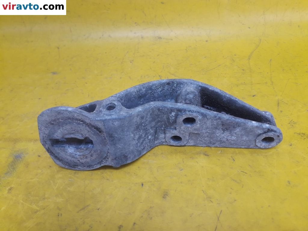 Кронштейн генератора к SEAT Terra 1992