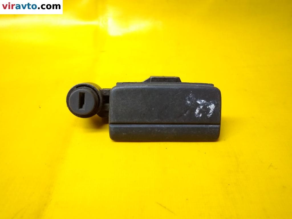 Ручка бардачка к Mazda 626 1990