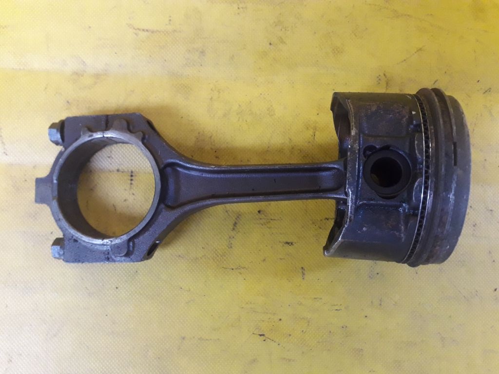 Поршень к Mazda MPV 2000