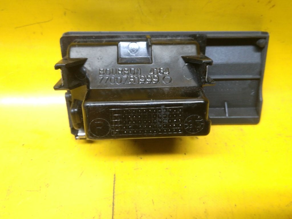 Пепельница к Renault 19 1995