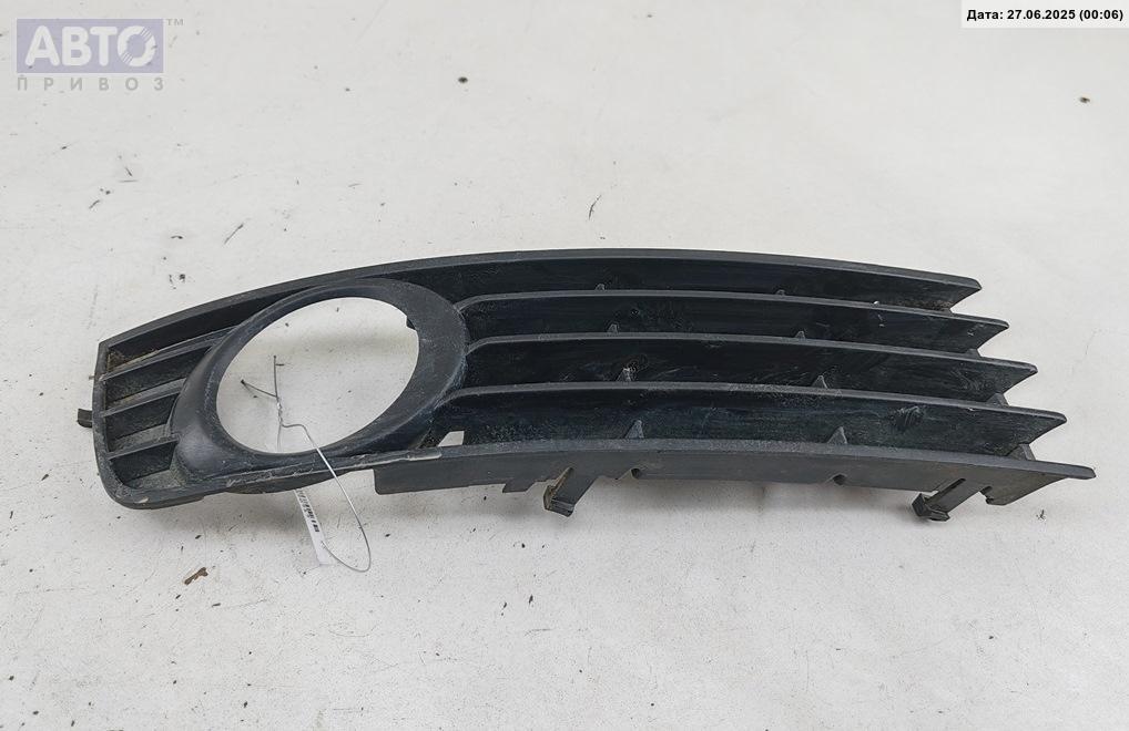 Рамка фары к Audi A4 2002