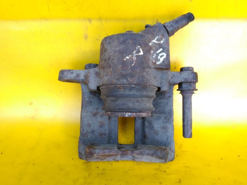 Суппорт передний правый к Renault 19 1992