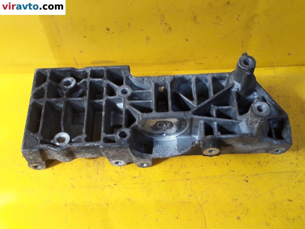 Кронштейн генератора к Volvo V70 1999