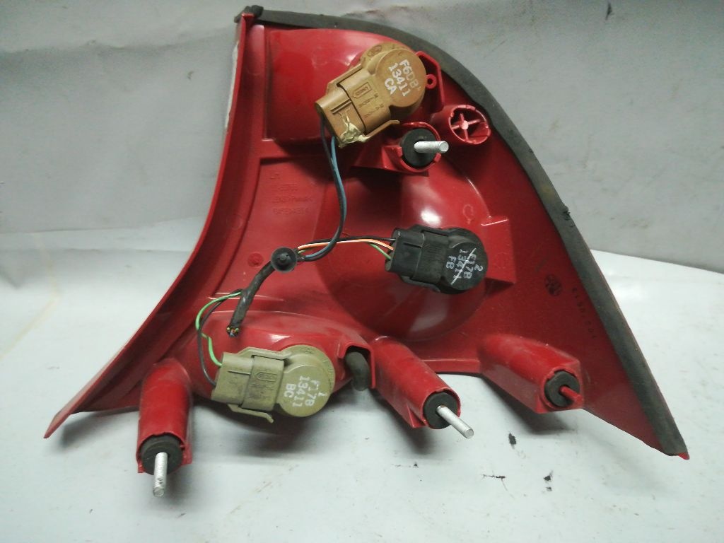 Фонарь задний левый к Ford Focus 2001