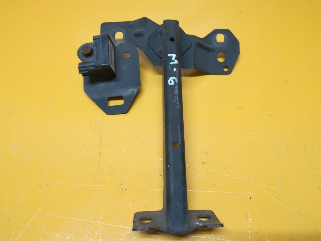 Планка под капот к Mazda 6 2003
